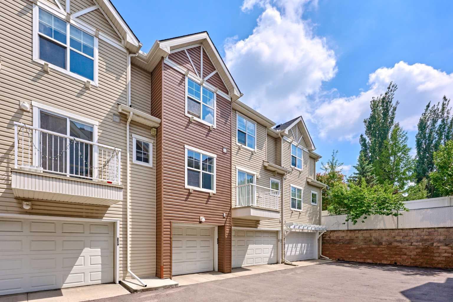 225 ELGIN Gardens SE