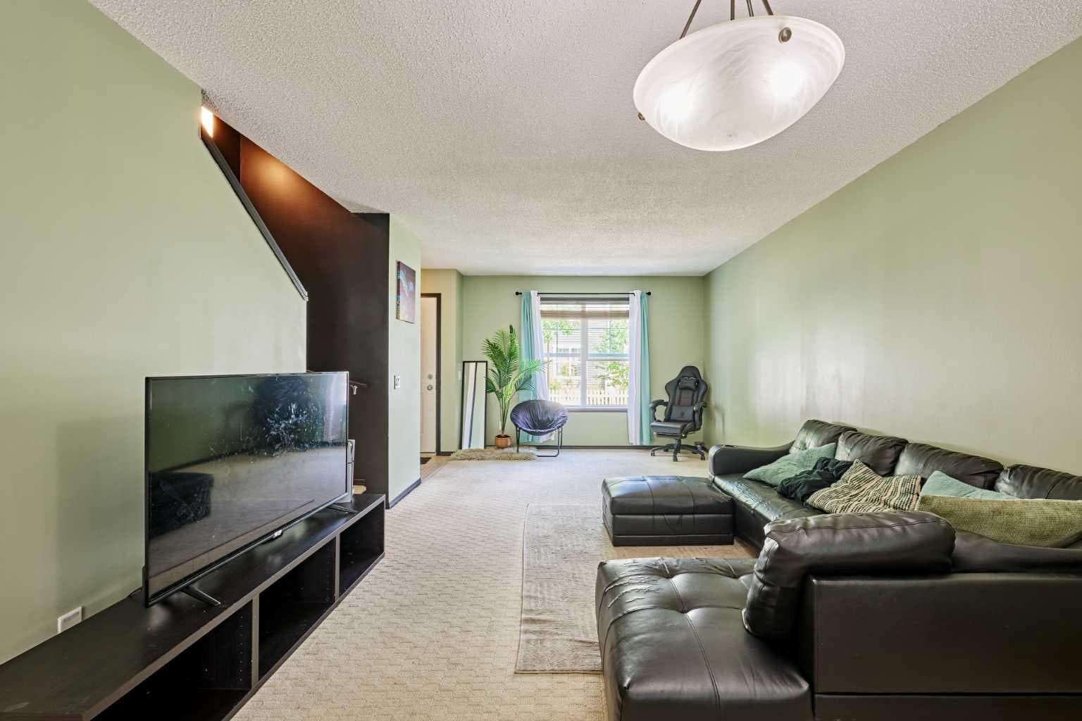 225 ELGIN Gardens SE