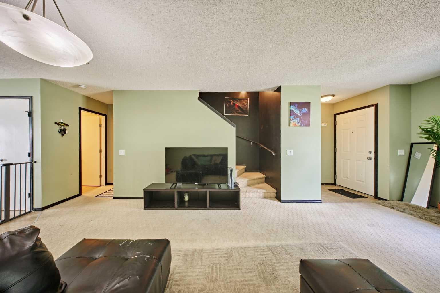 225 ELGIN Gardens SE