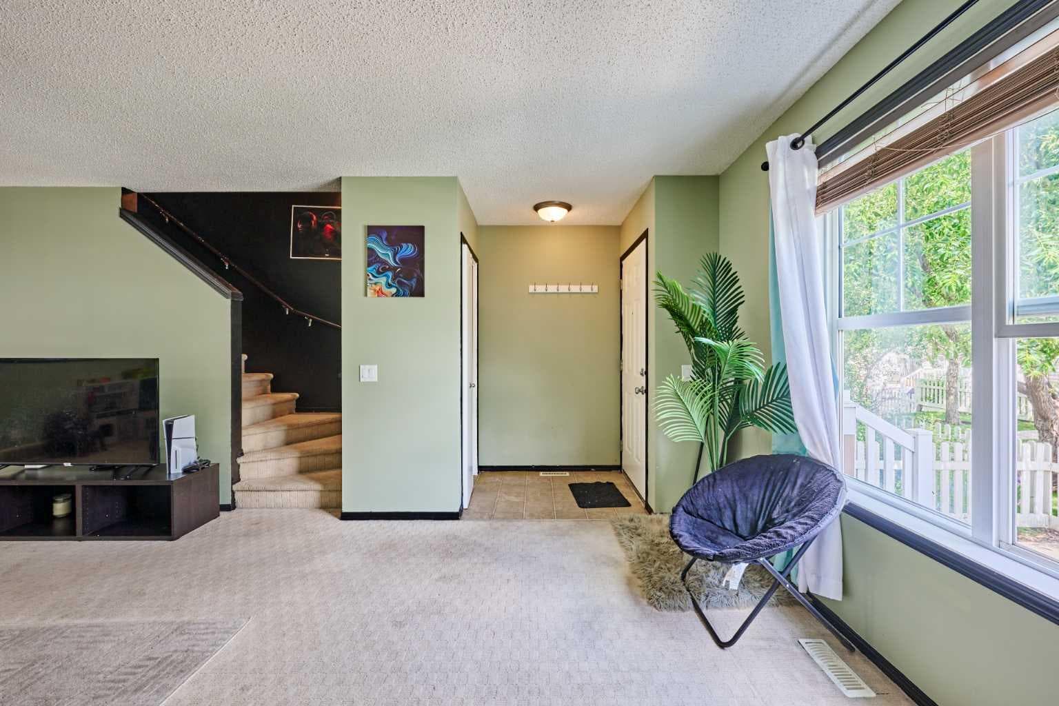 225 ELGIN Gardens SE