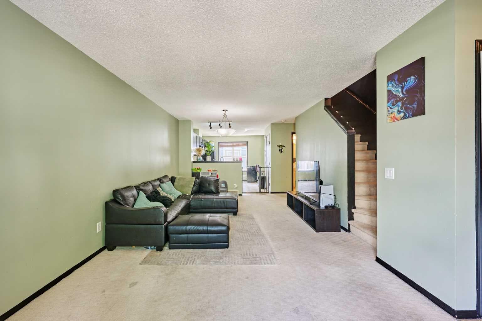 225 ELGIN Gardens SE