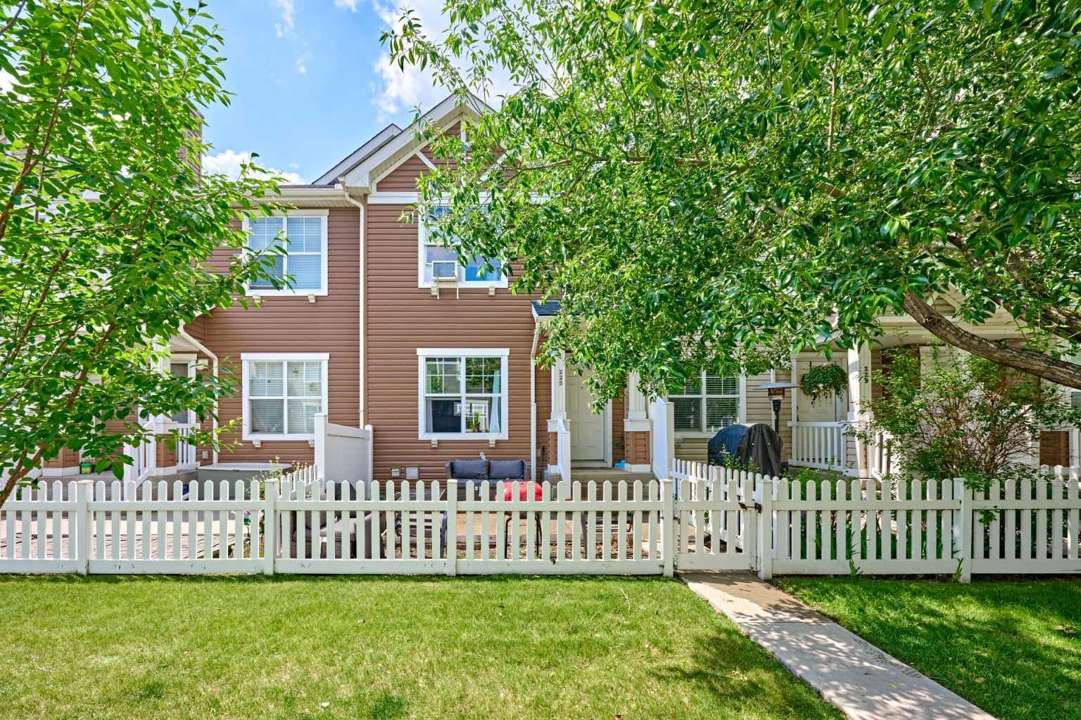 225 ELGIN Gardens SE