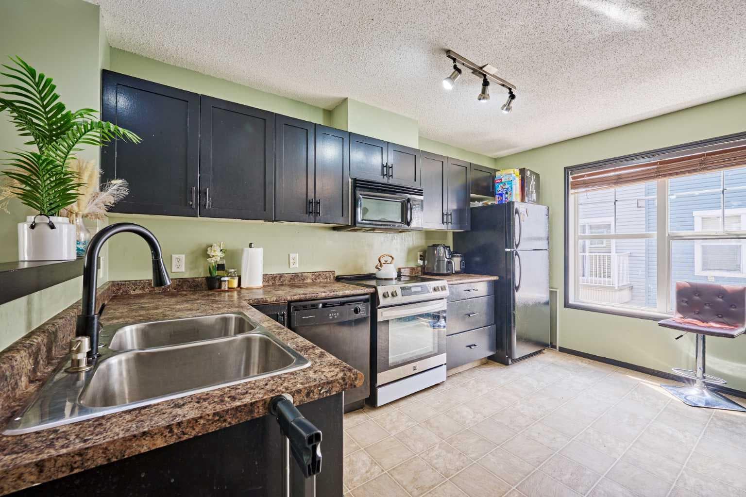 225 ELGIN Gardens SE