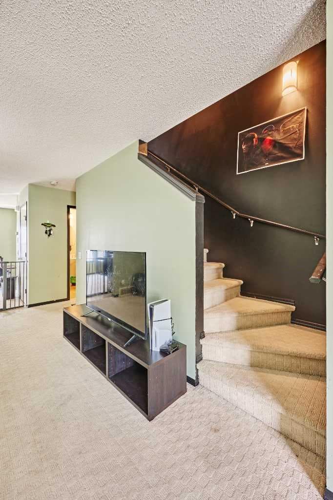 225 ELGIN Gardens SE