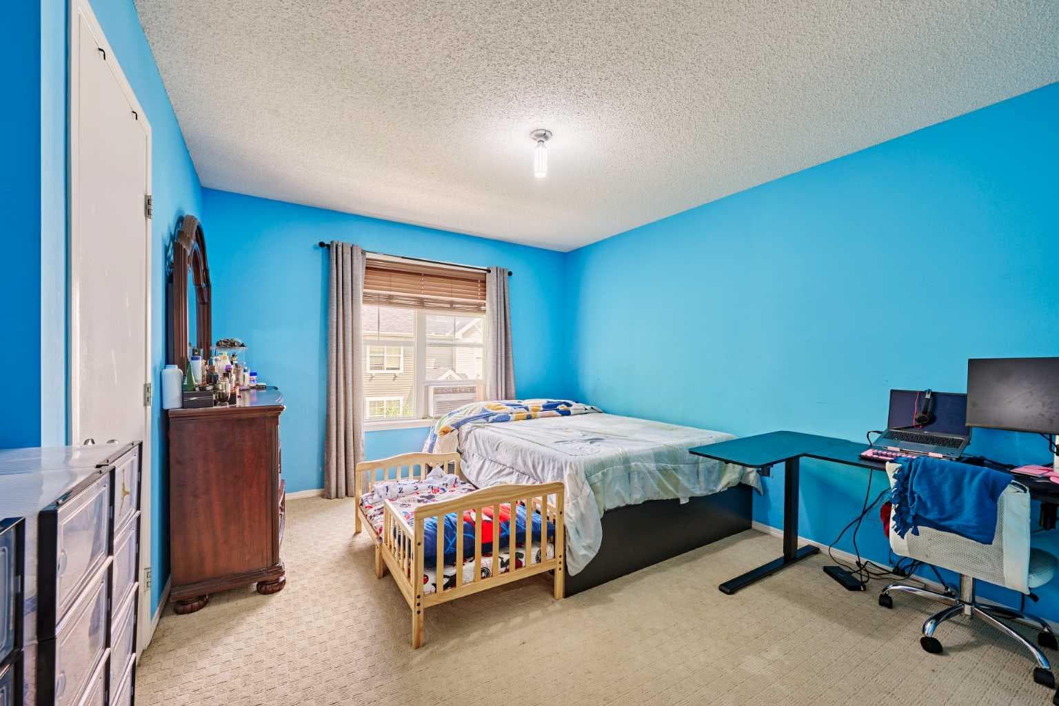 225 ELGIN Gardens SE