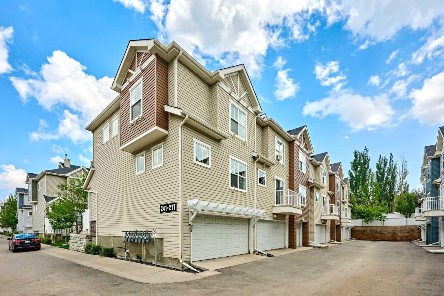 225 ELGIN Gardens SE