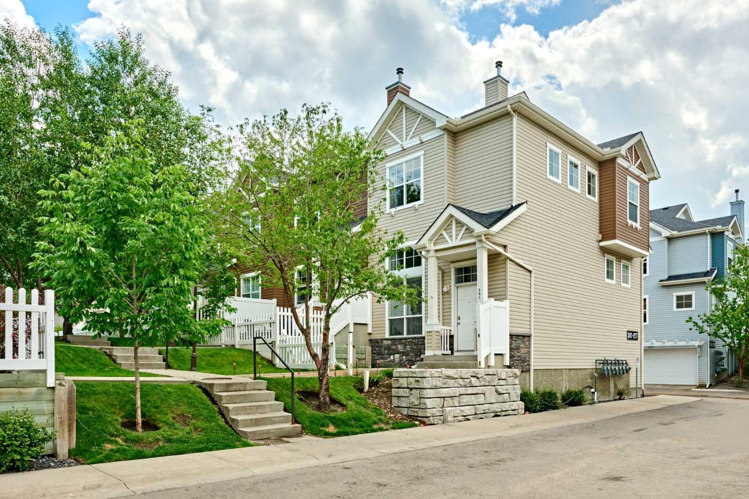 225 ELGIN Gardens SE