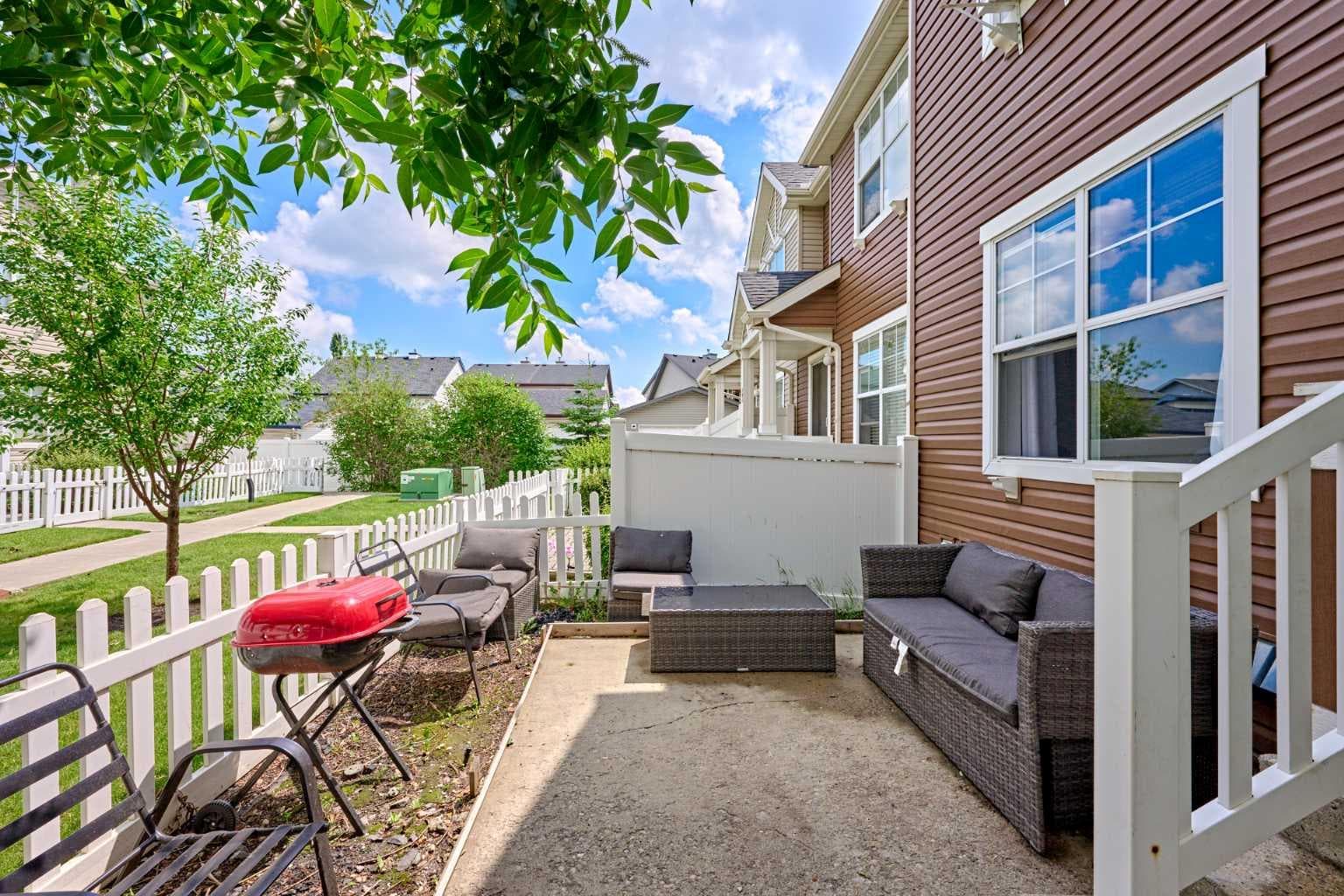 225 ELGIN Gardens SE