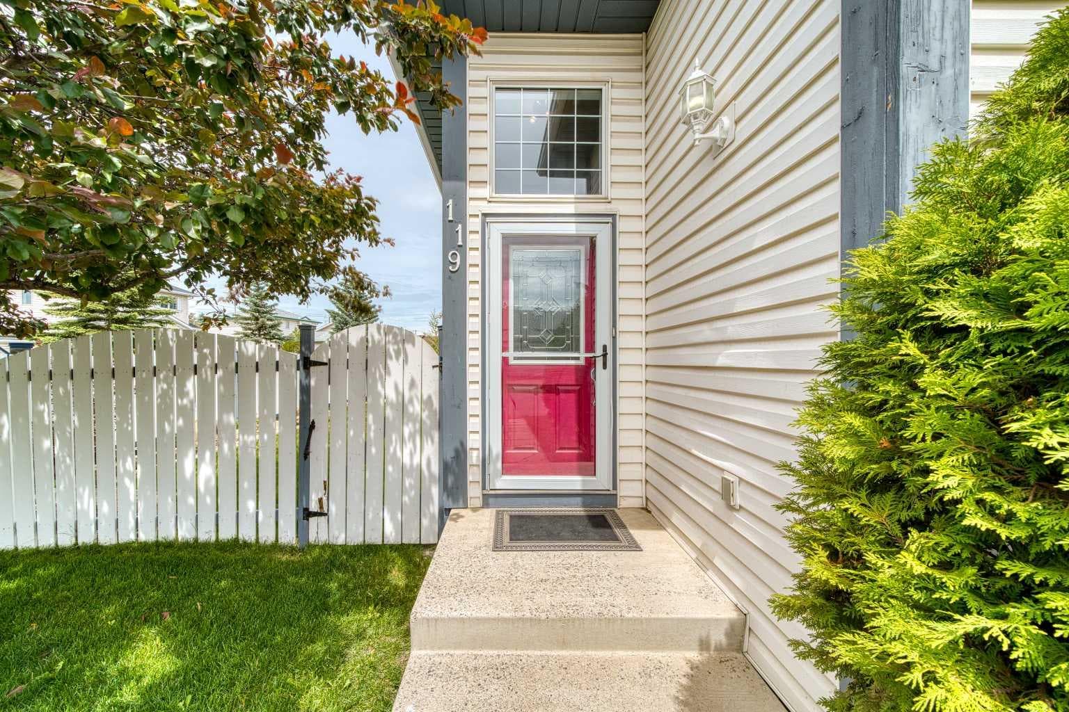 119 Applemont Close SE