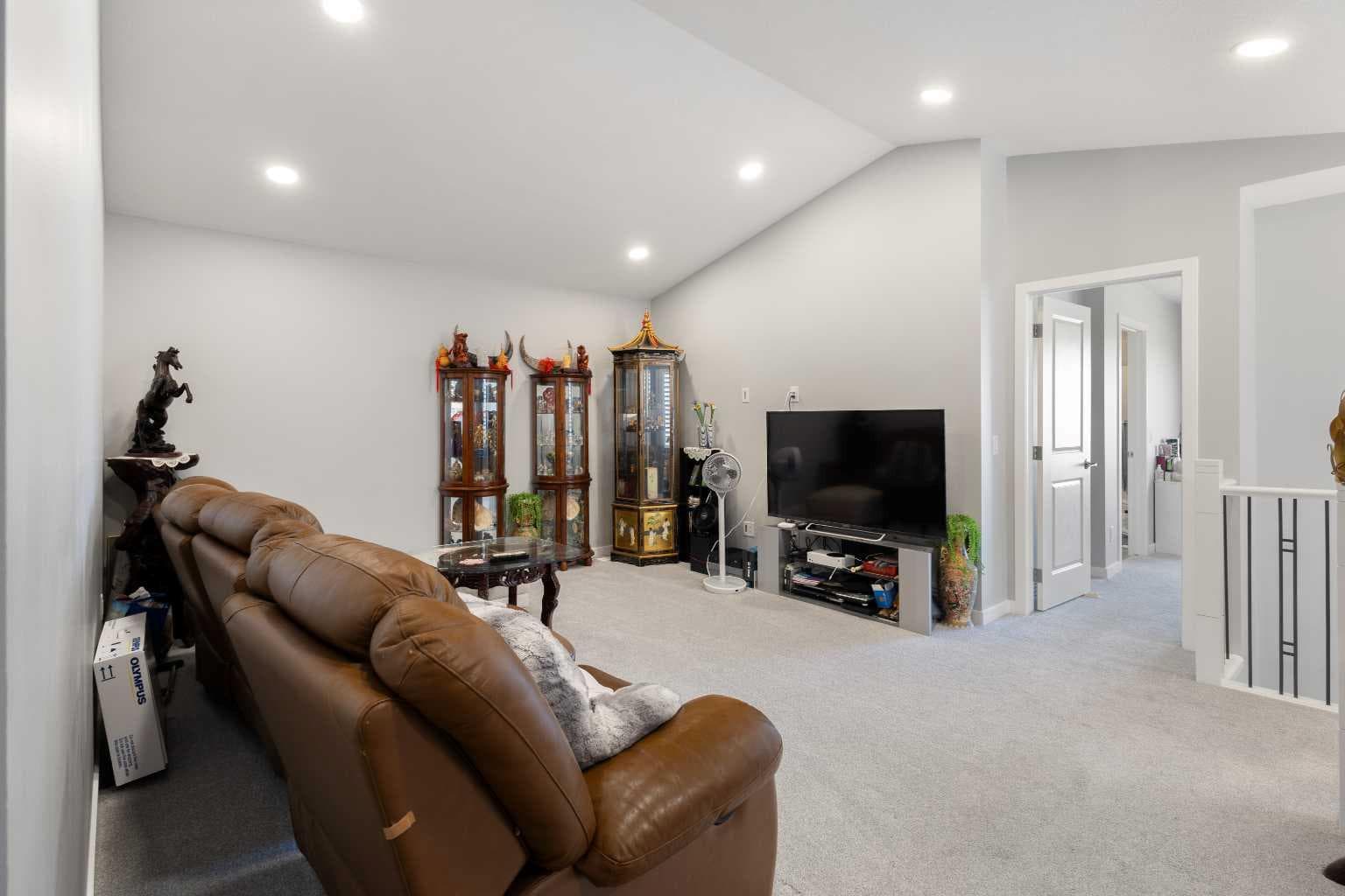 35 Lucas Passage NW