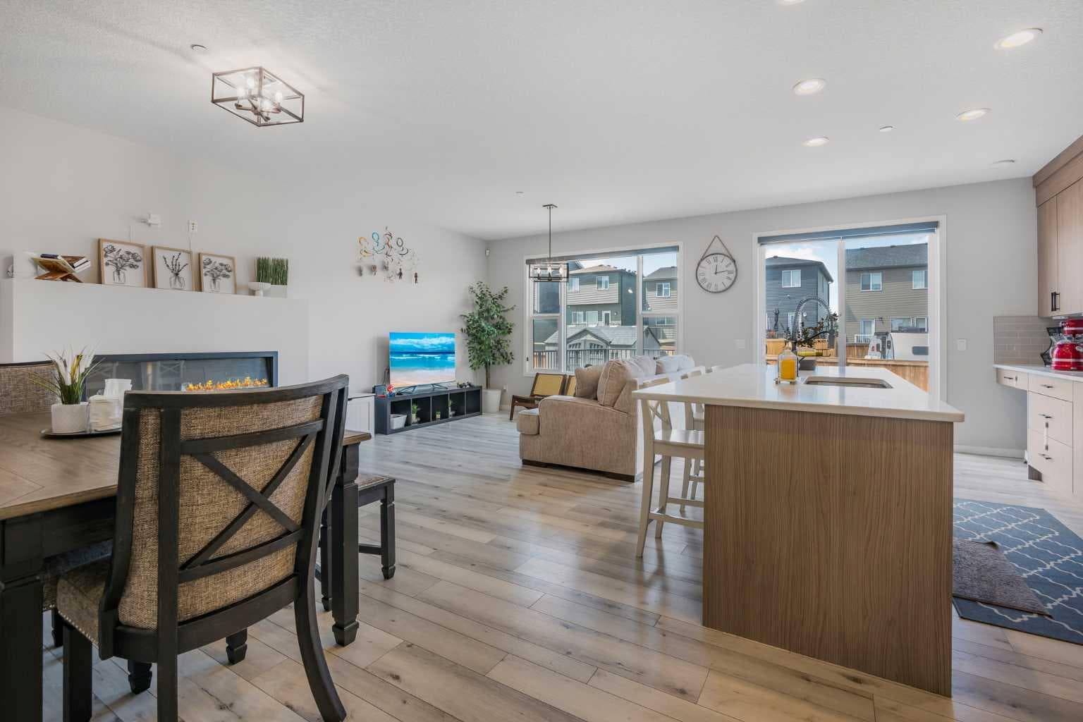 35 Howse Manor NE