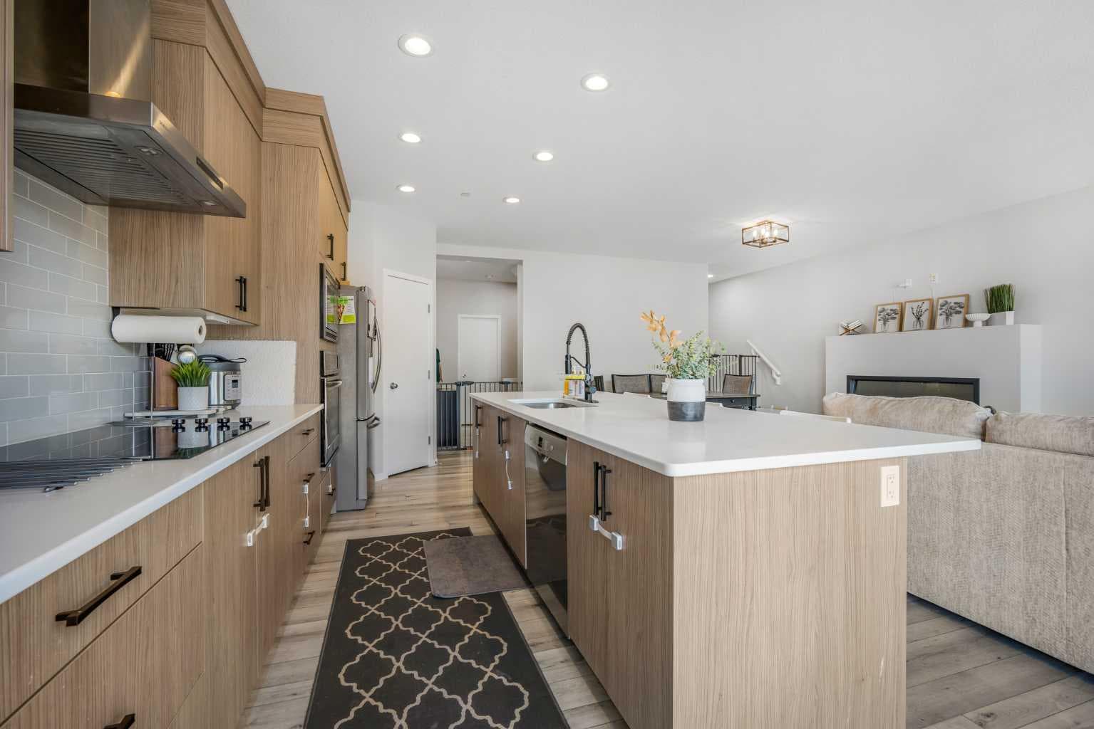 35 Howse Manor NE