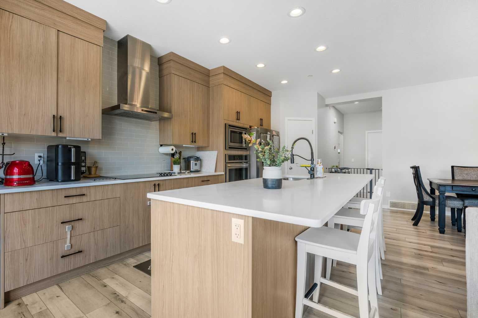 35 Howse Manor NE