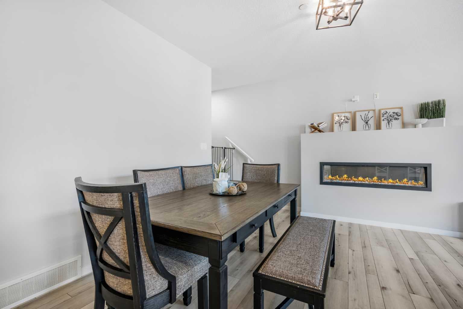 35 Howse Manor NE