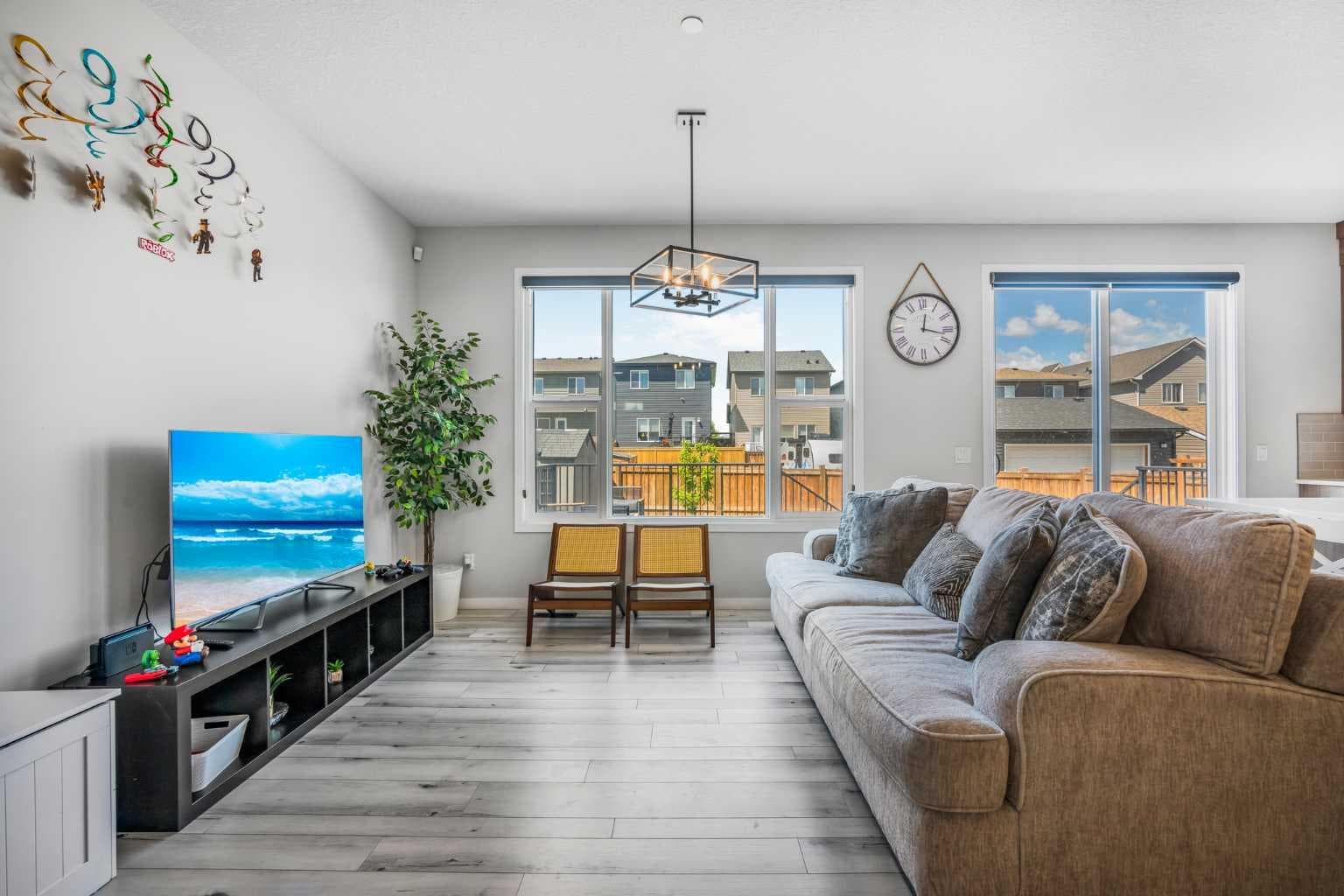 35 Howse Manor NE