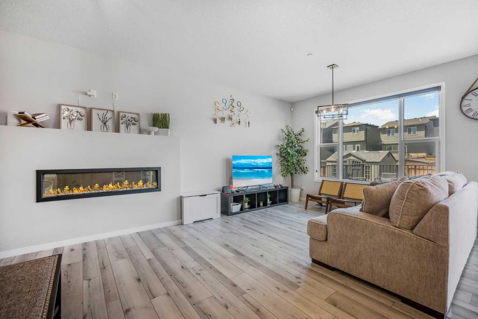 35 Howse Manor NE