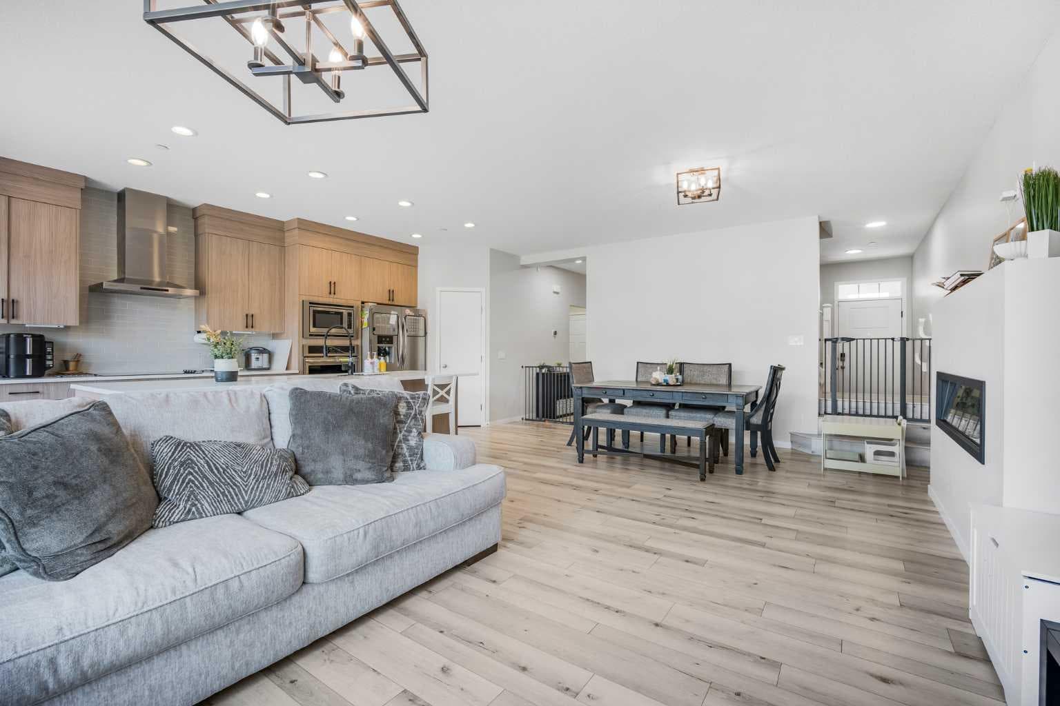 35 Howse Manor NE