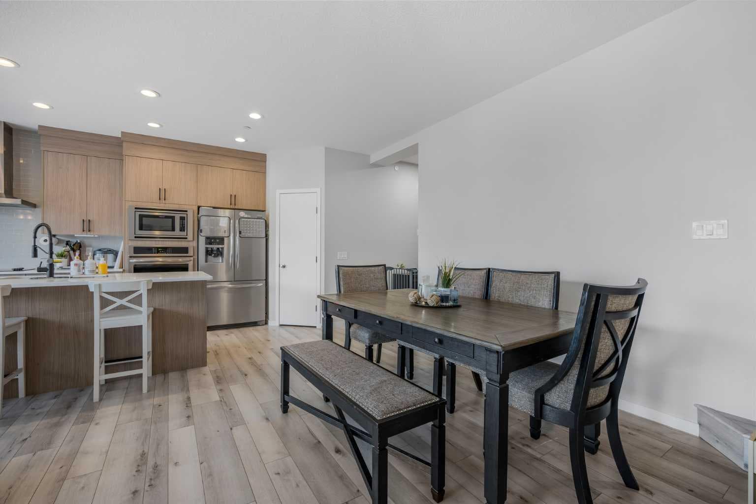 35 Howse Manor NE