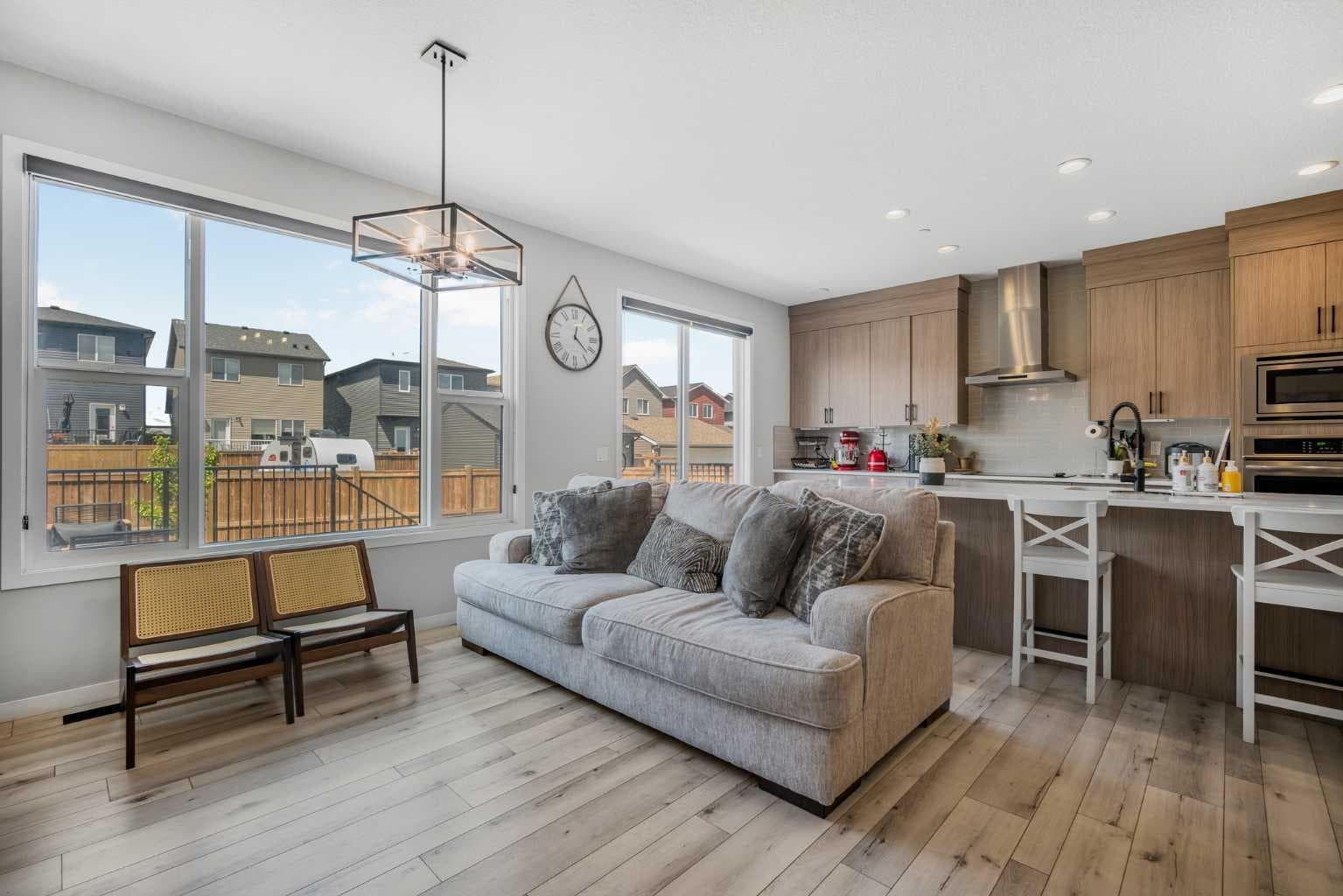 35 Howse Manor NE