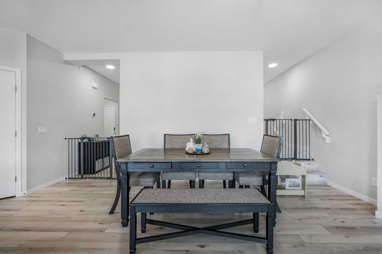 35 Howse Manor NE