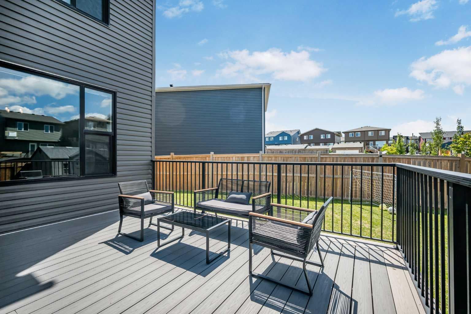 35 Howse Manor NE