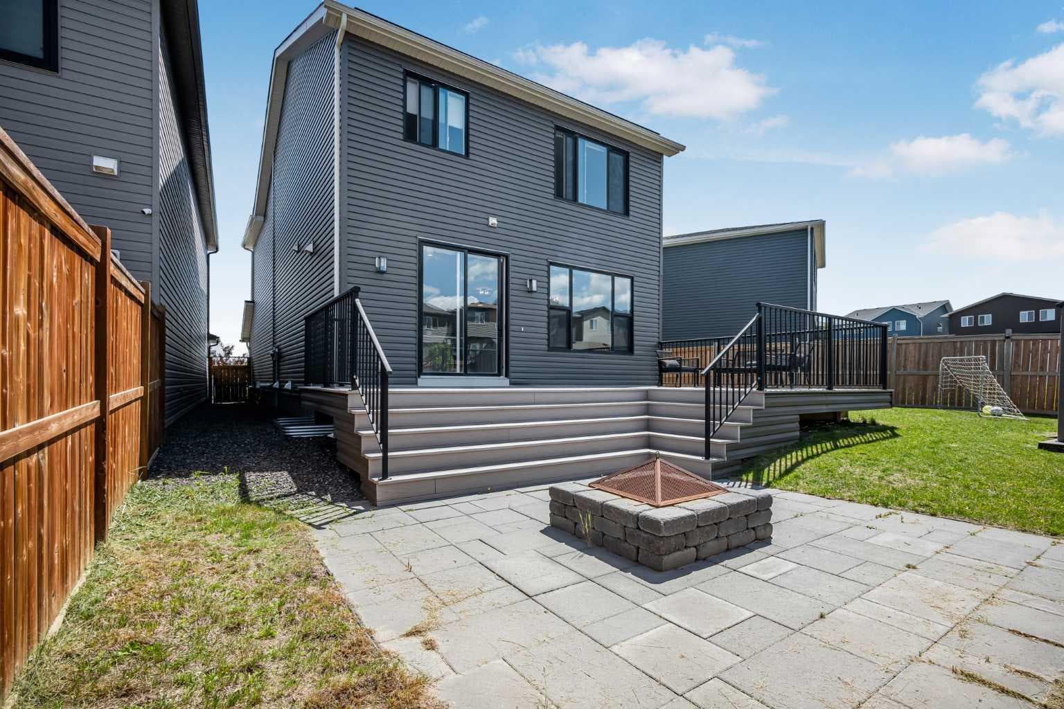 35 Howse Manor NE
