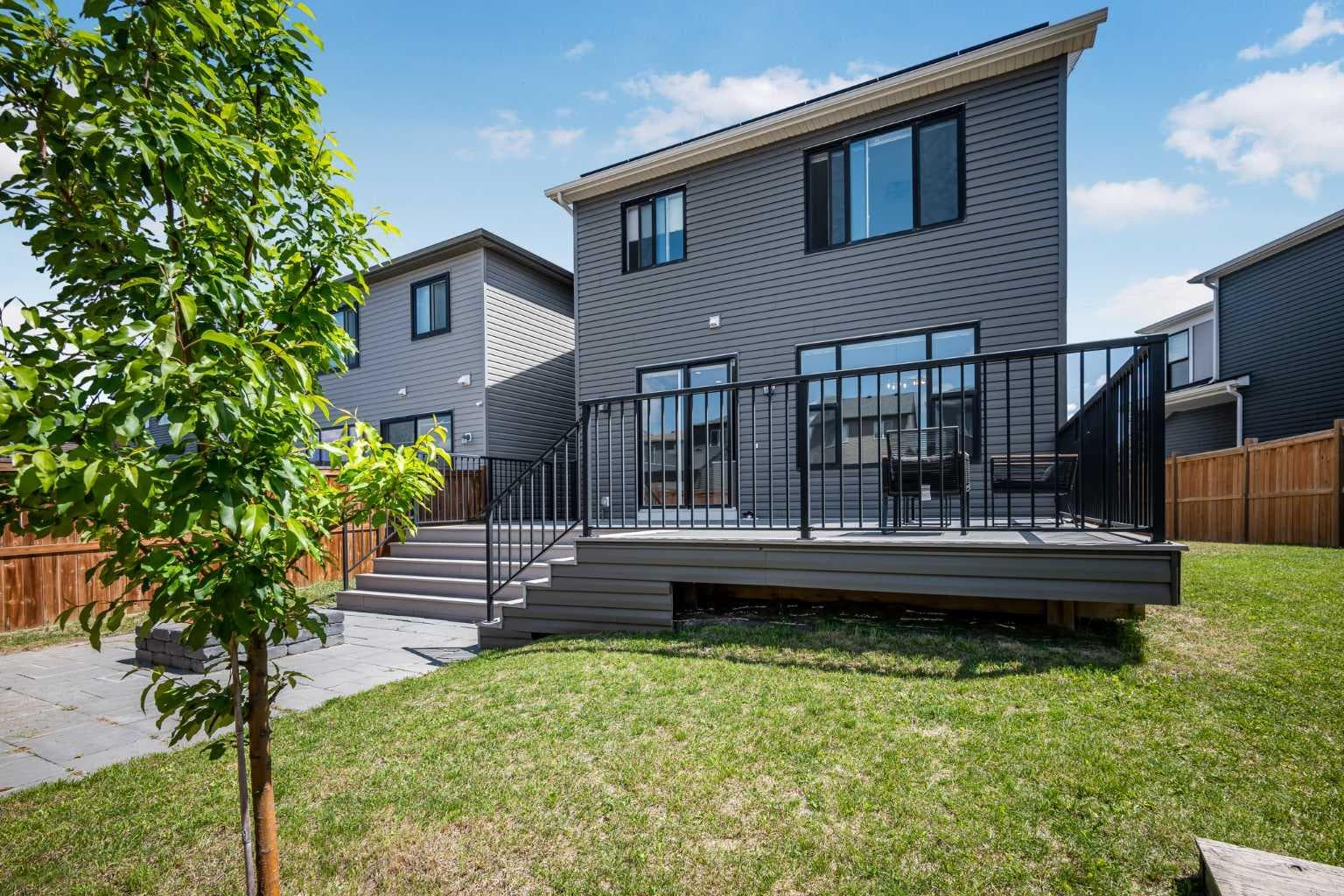 35 Howse Manor NE