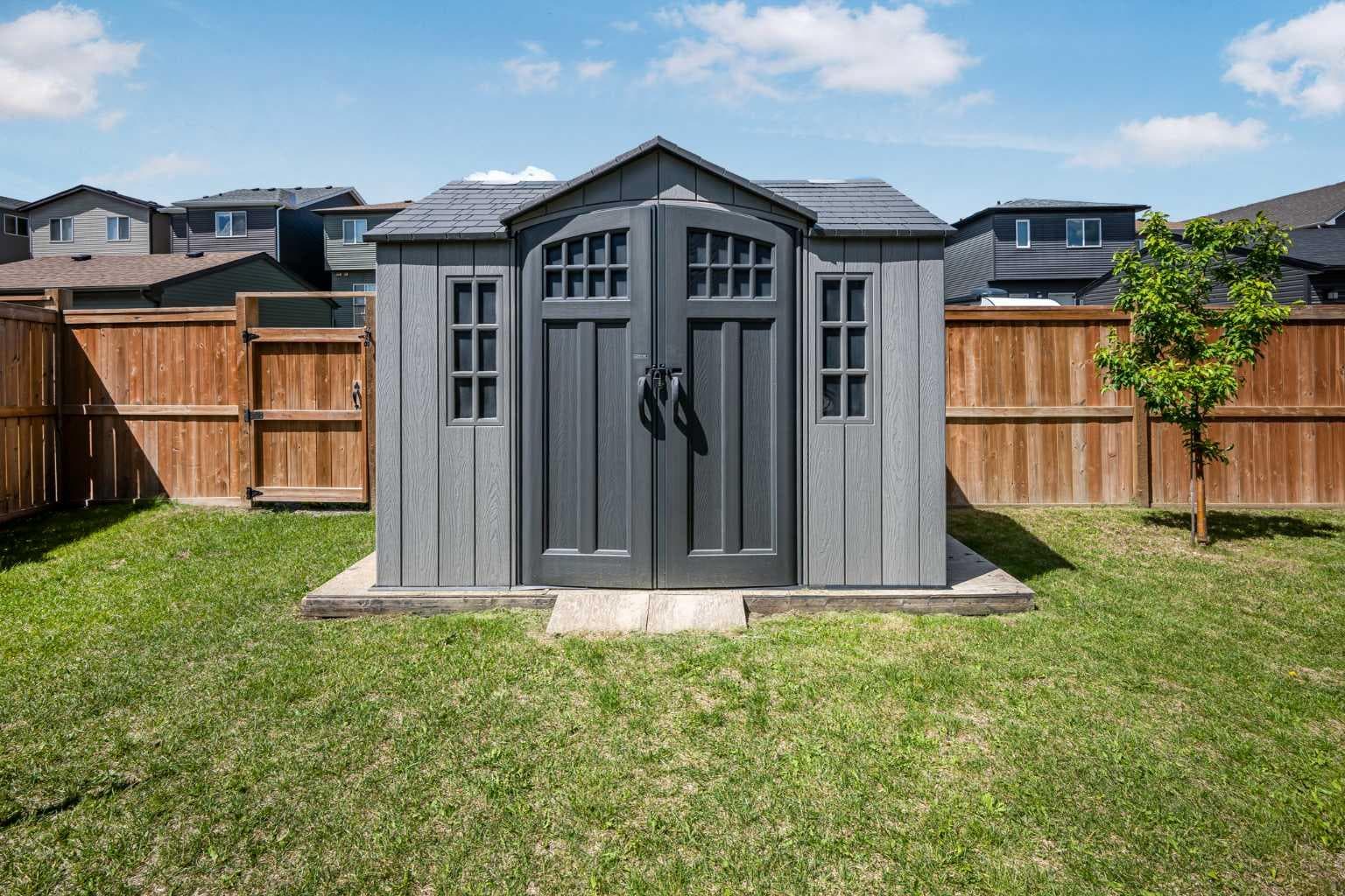 35 Howse Manor NE