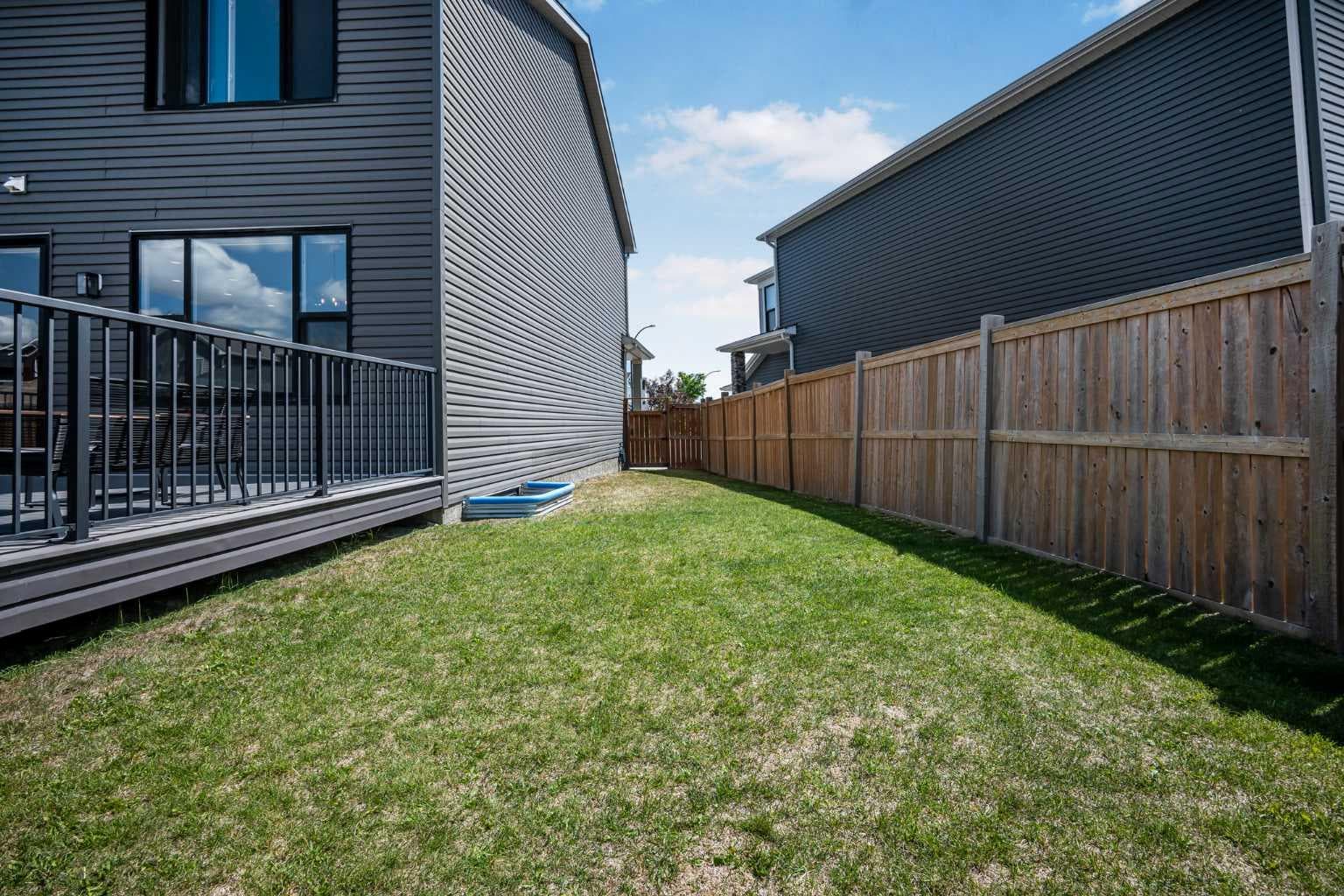 35 Howse Manor NE