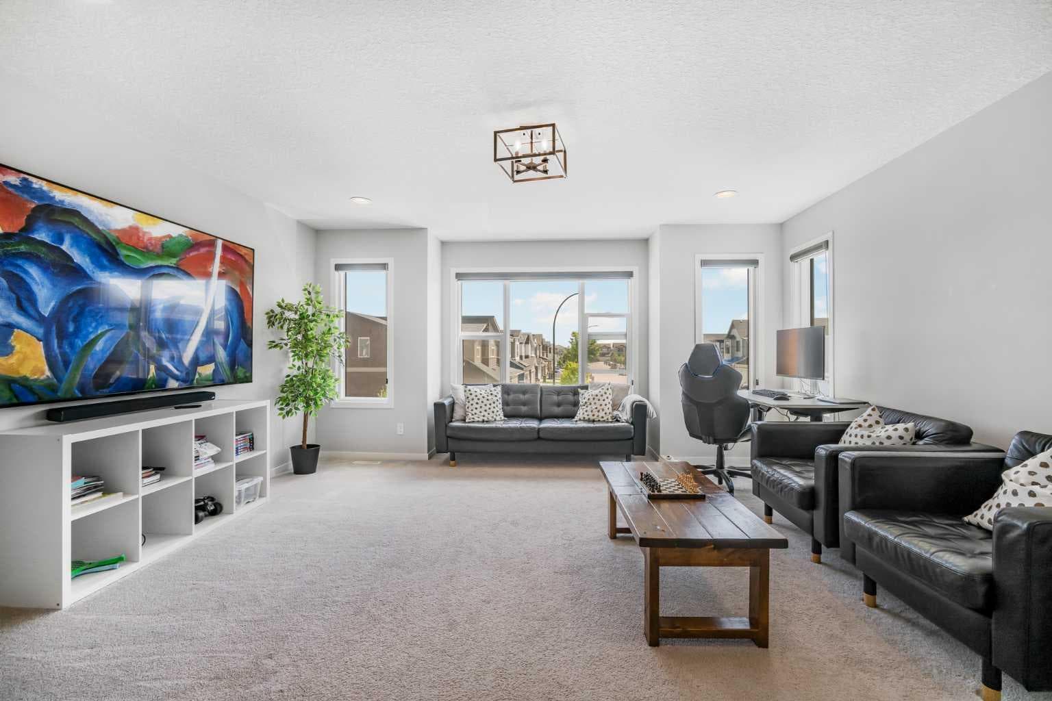 35 Howse Manor NE