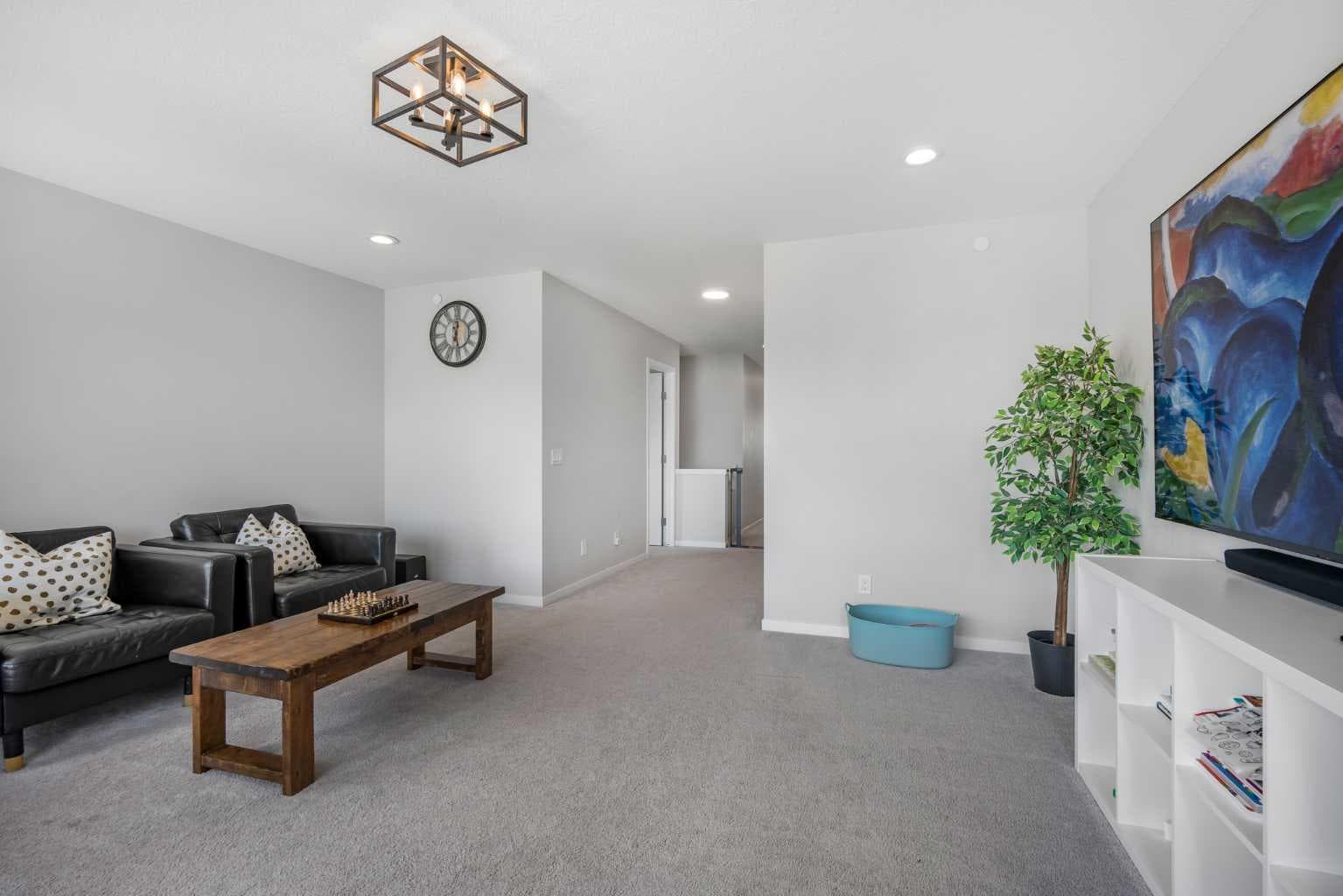 35 Howse Manor NE