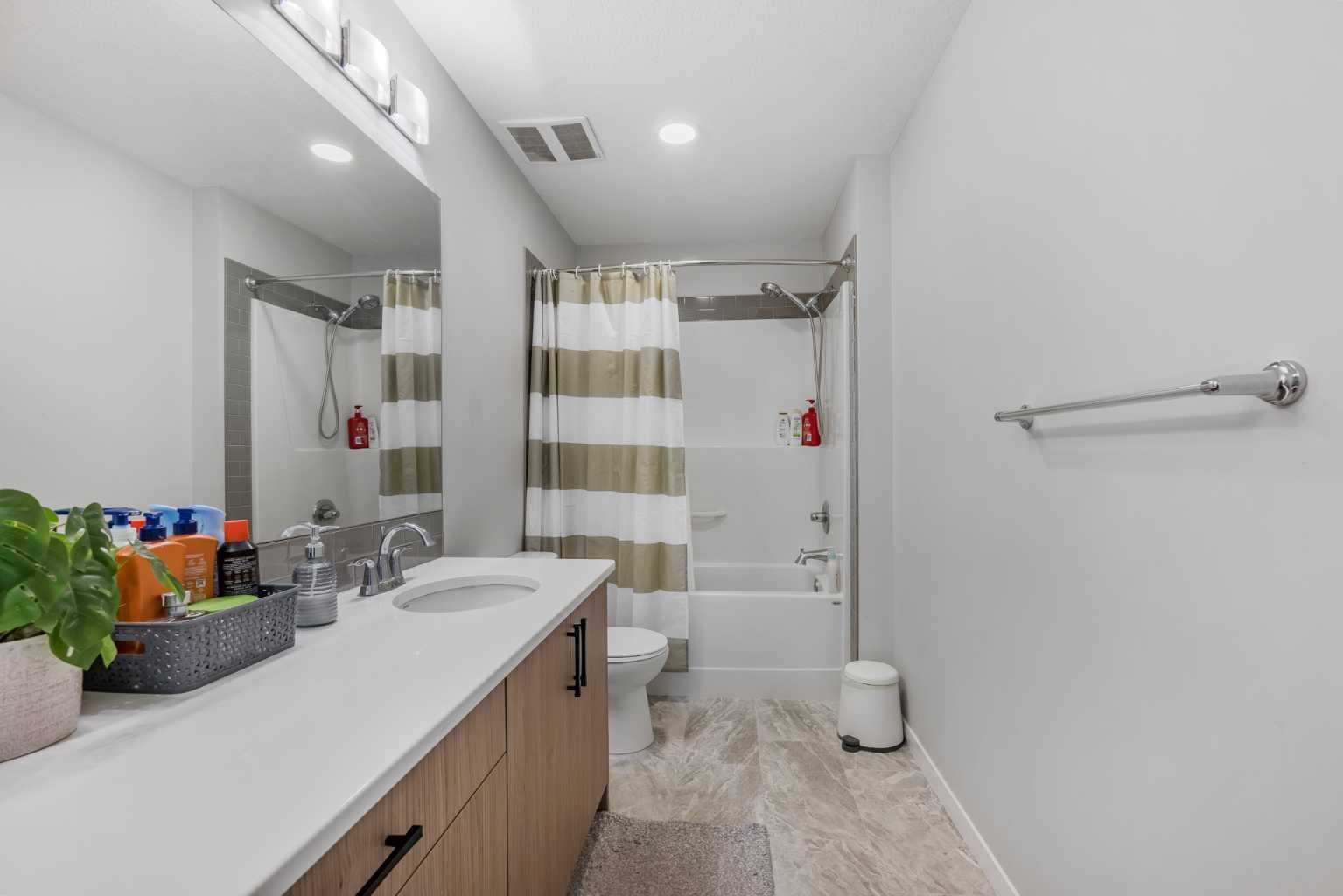 35 Howse Manor NE