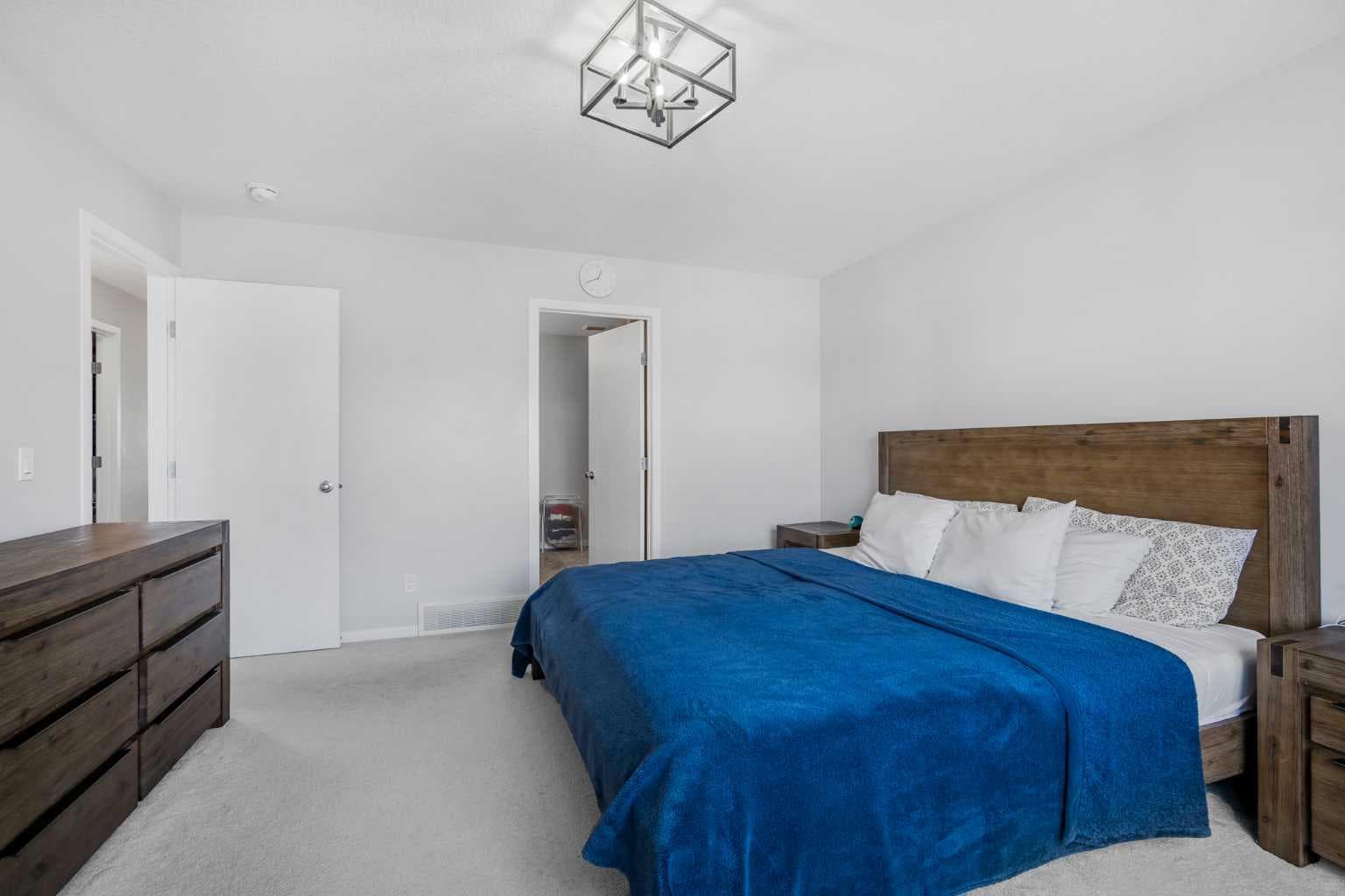 35 Howse Manor NE