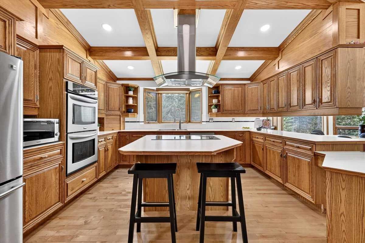 348 Wild Rose Close 