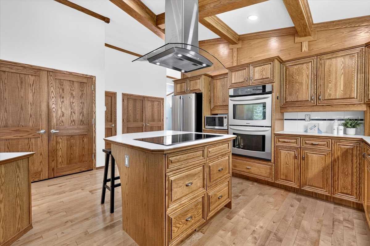 348 Wild Rose Close 