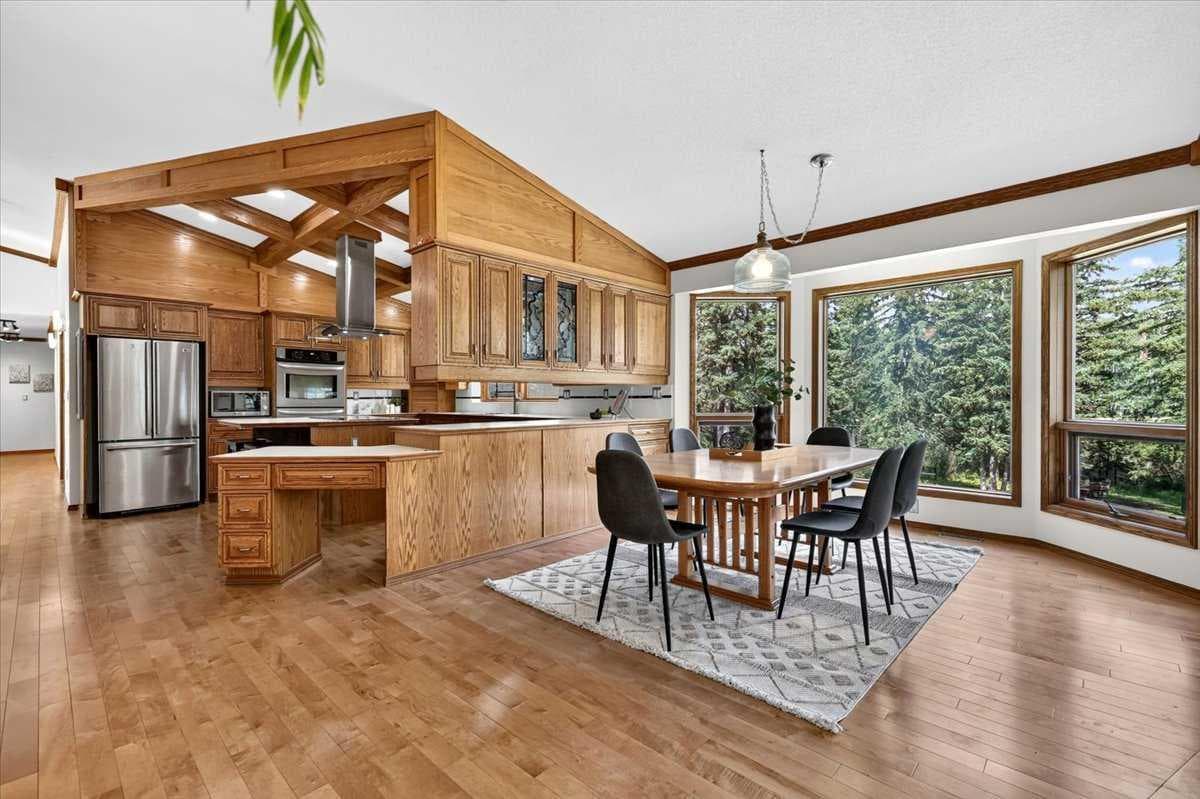 348 Wild Rose Close 