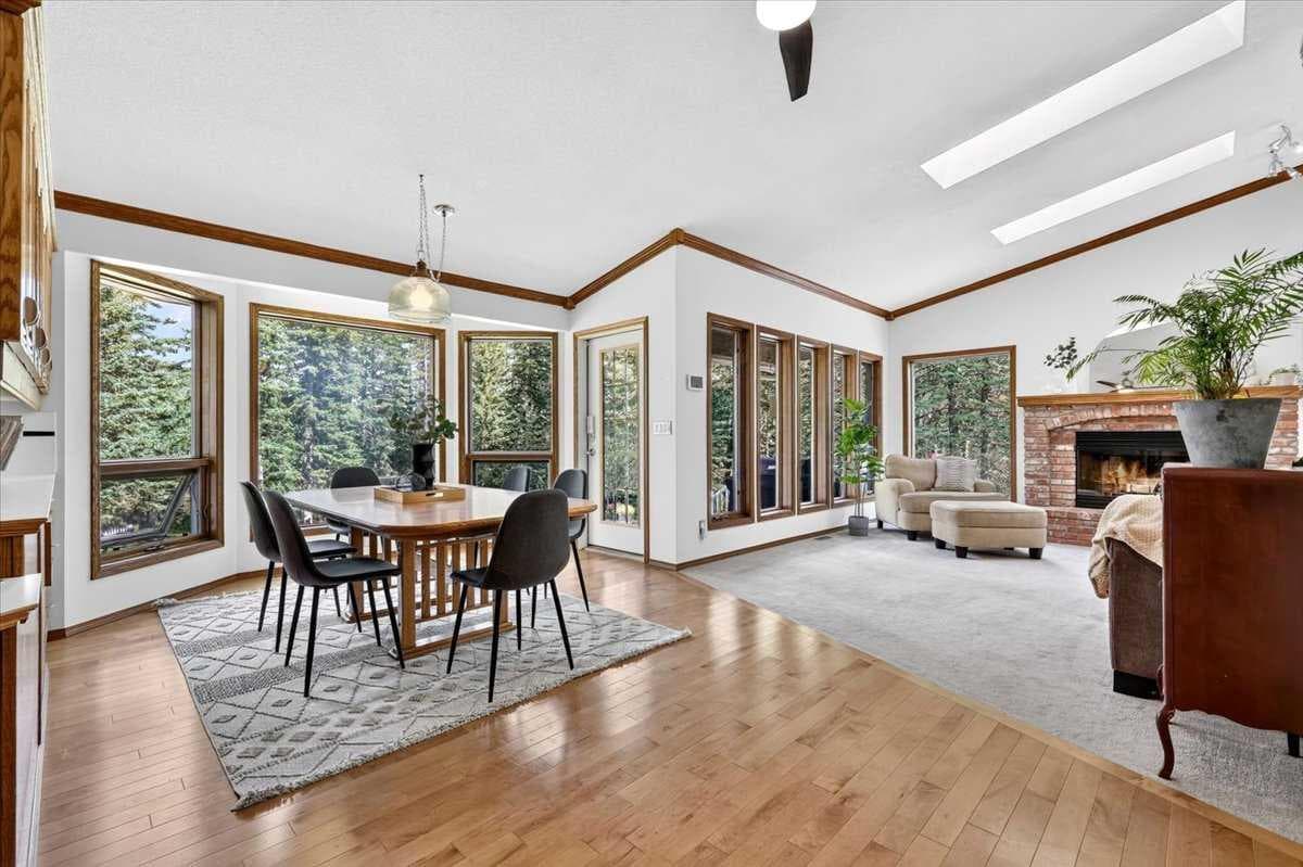 348 Wild Rose Close 