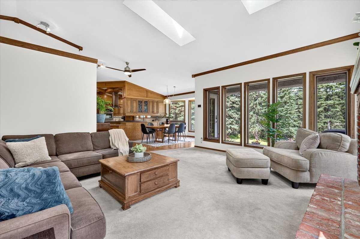 348 Wild Rose Close 