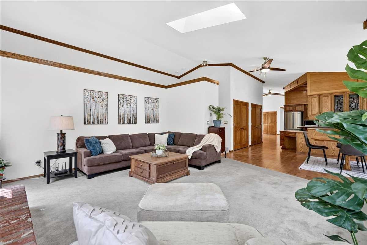 348 Wild Rose Close 