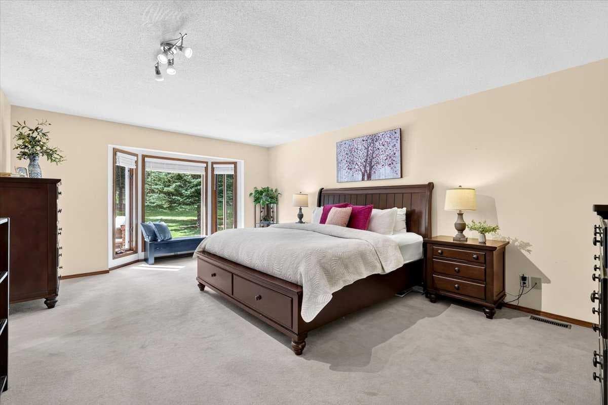 348 Wild Rose Close 