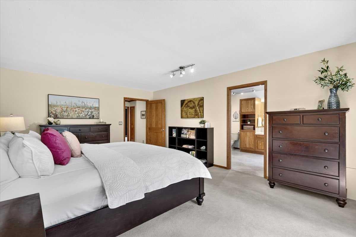 348 Wild Rose Close 