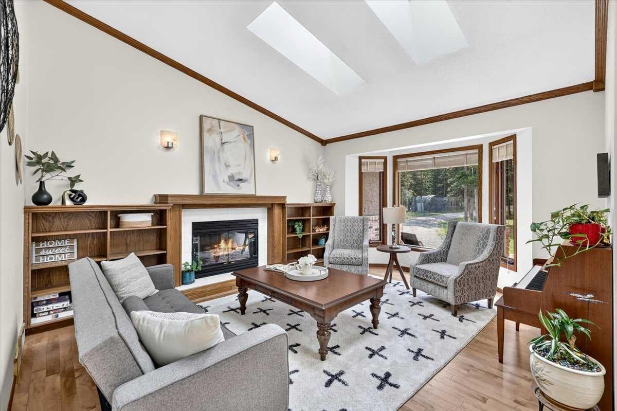 348 Wild Rose Close 