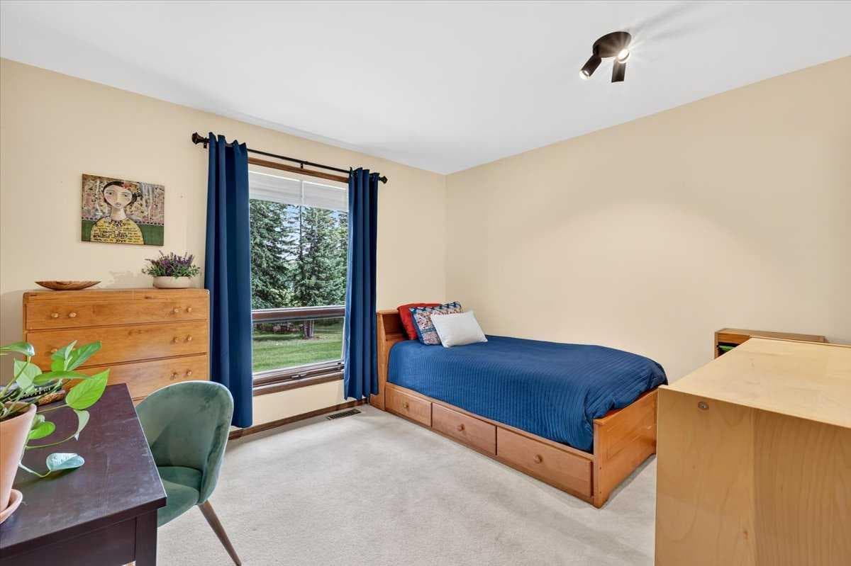348 Wild Rose Close 
