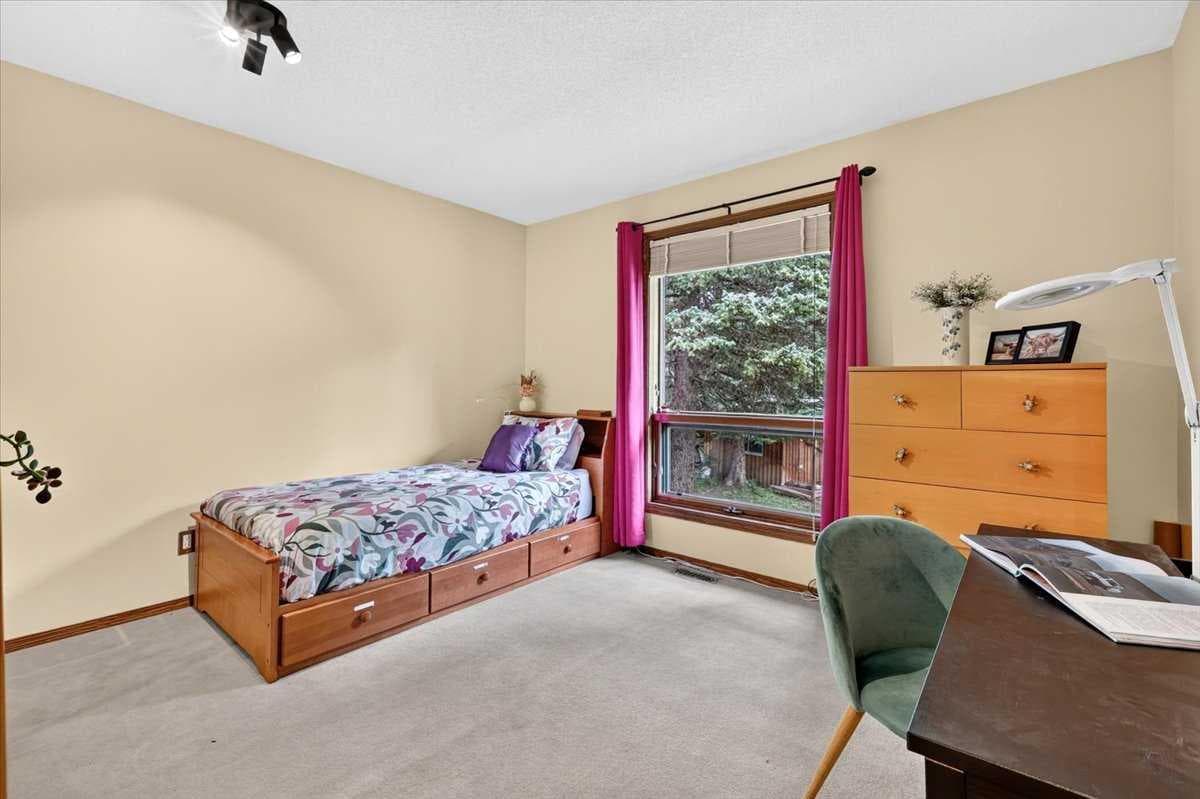 348 Wild Rose Close 