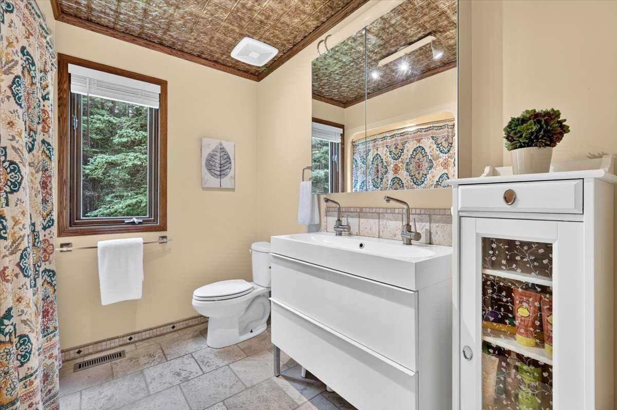 348 Wild Rose Close 