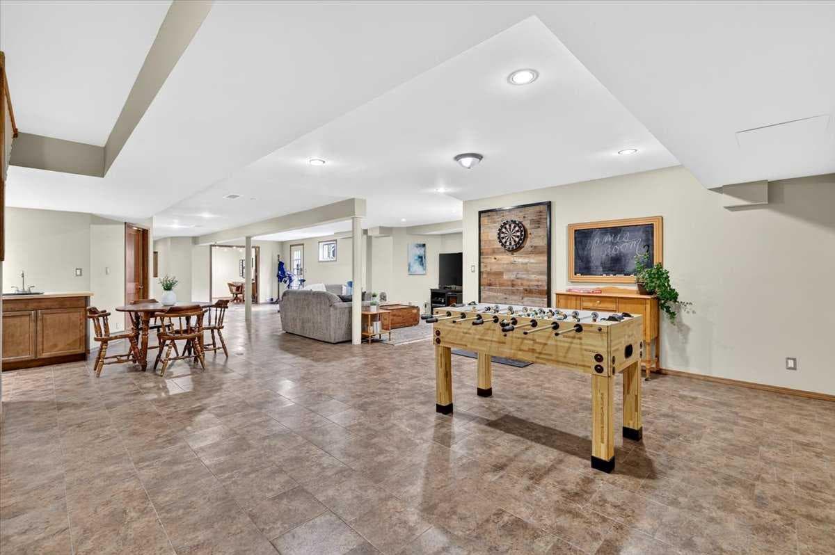 348 Wild Rose Close 