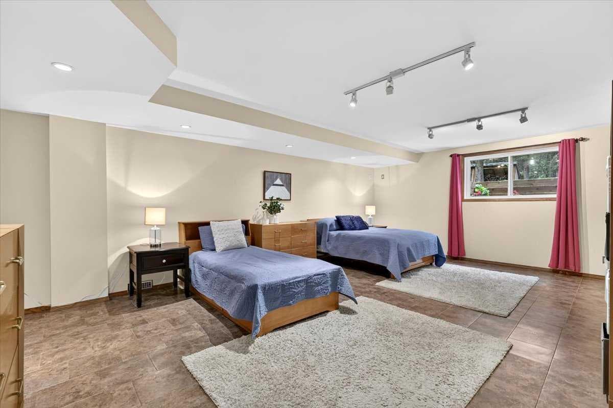 348 Wild Rose Close 