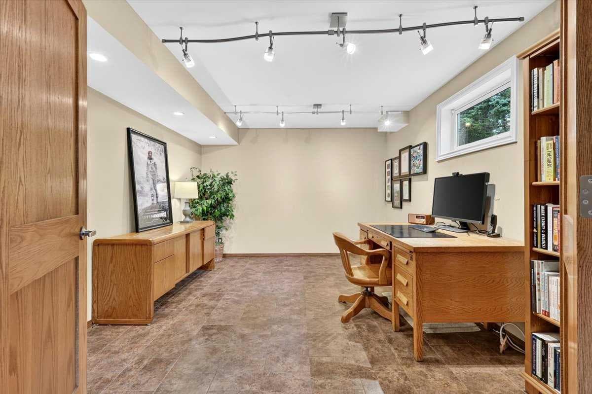 348 Wild Rose Close 