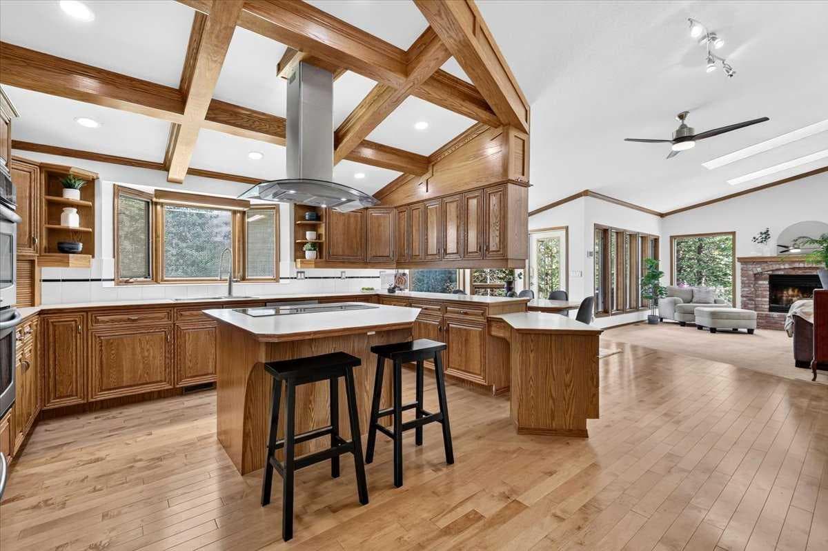 348 Wild Rose Close 