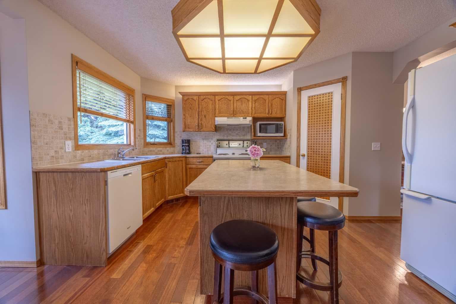 19 Mckenzie Lake Manor SE